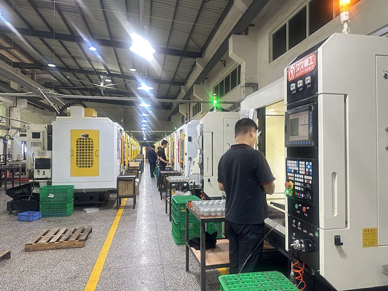 Full set of CNC milling equipment running continuously